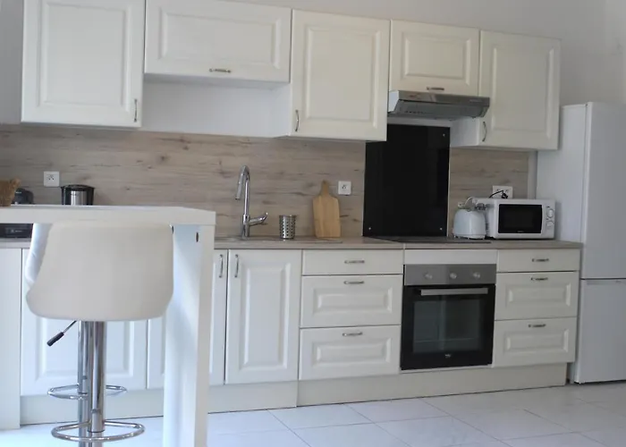Beach - A Modern Studio Flat In Central Nice